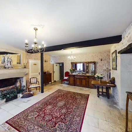 Chateau De Sauge Homestay Saivres