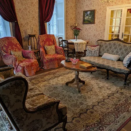 Chateau De Sauge Homestay Saivres