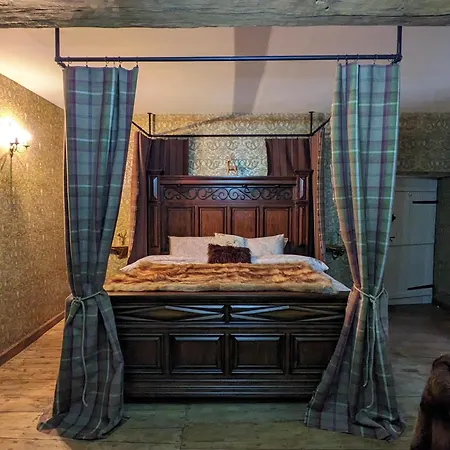 Homestay Chateau De Sauge