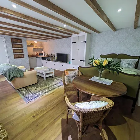 Chateau De Sauge Homestay *