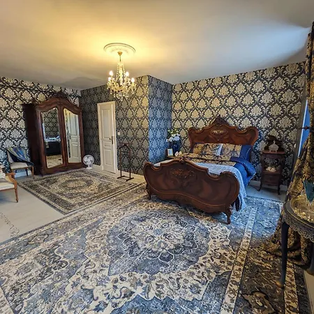 Проживание в семье Chateau De Sauge