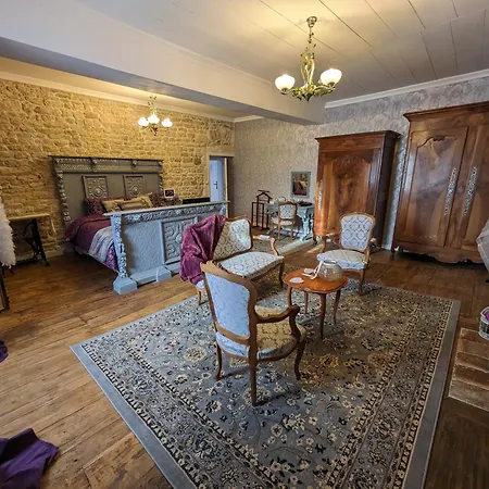Homestay Chateau De Sauge